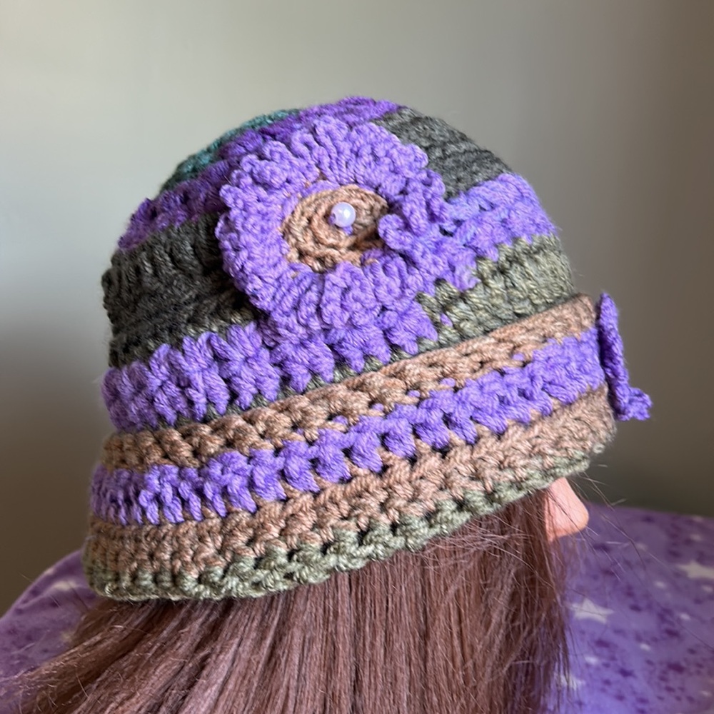 Elegant crochet adjustable rolled brim medium soft acrylic yarn beautiful